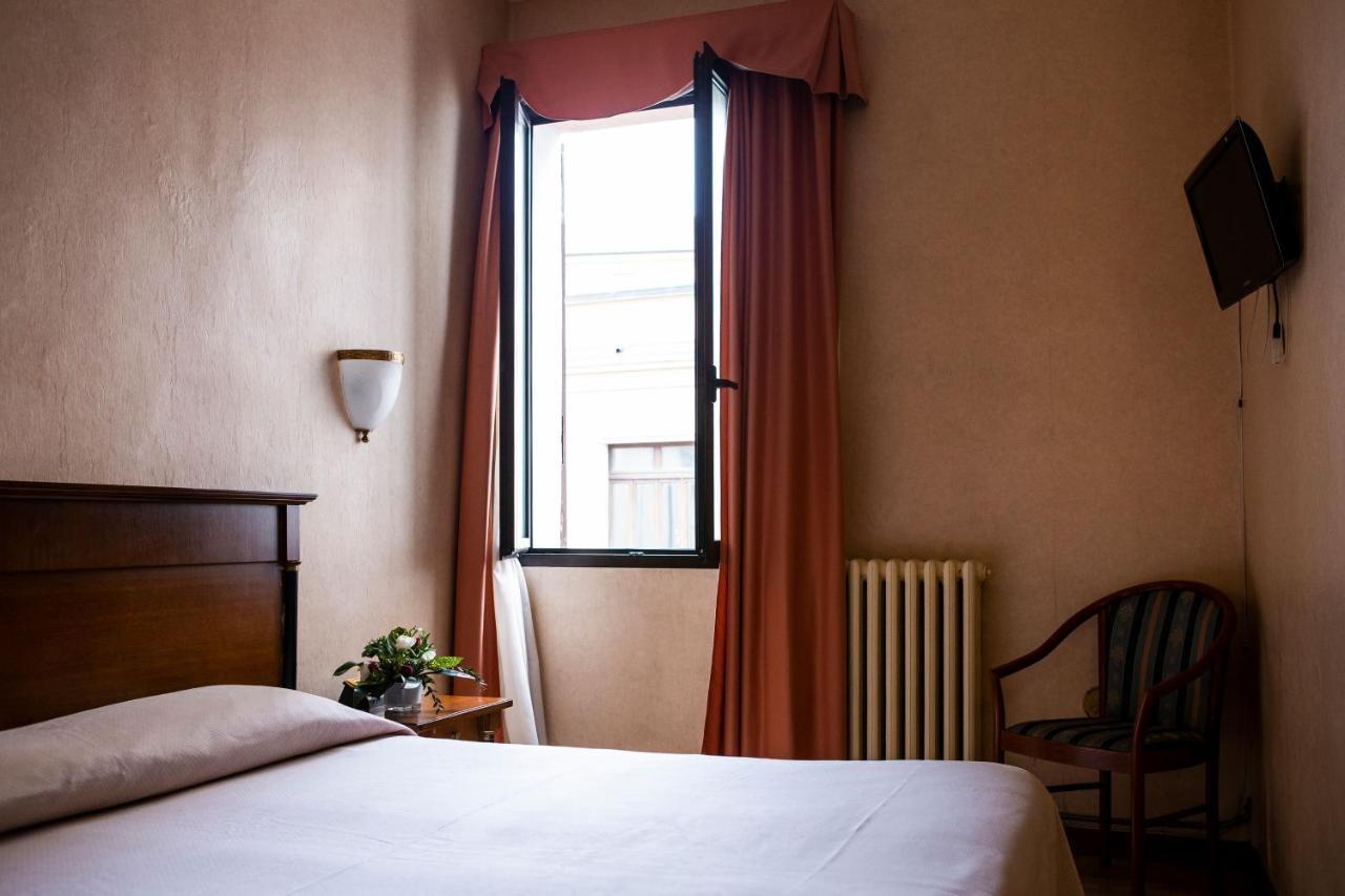 Hotel Astor بياتشينسا المظهر الخارجي الصورة