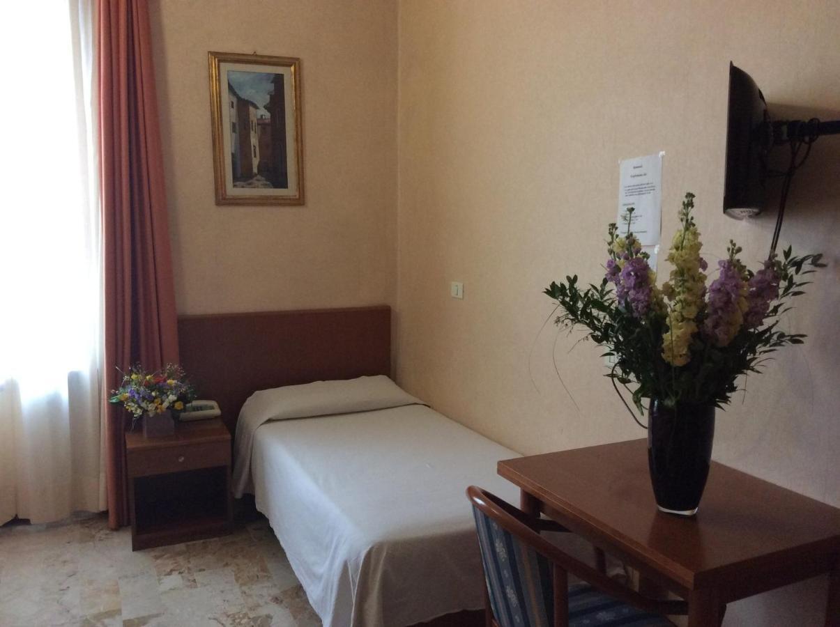 Hotel Astor بياتشينسا المظهر الخارجي الصورة